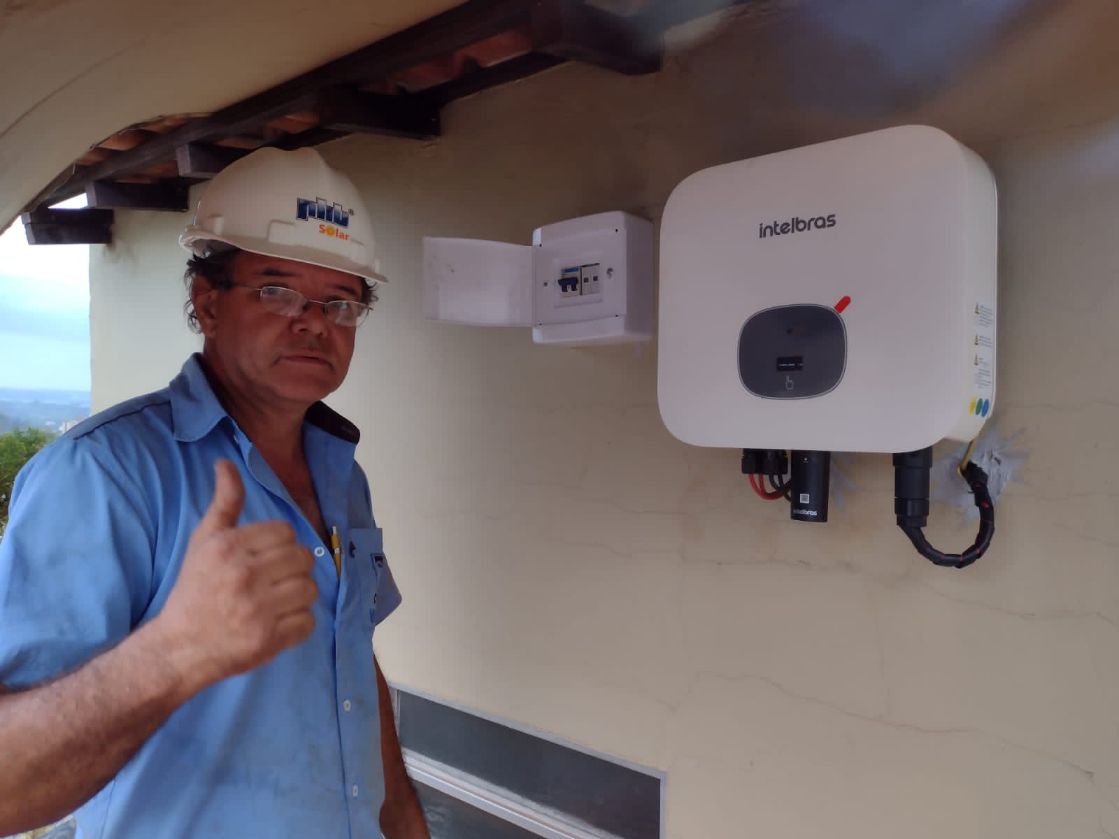 Inversor Intelbras instalado