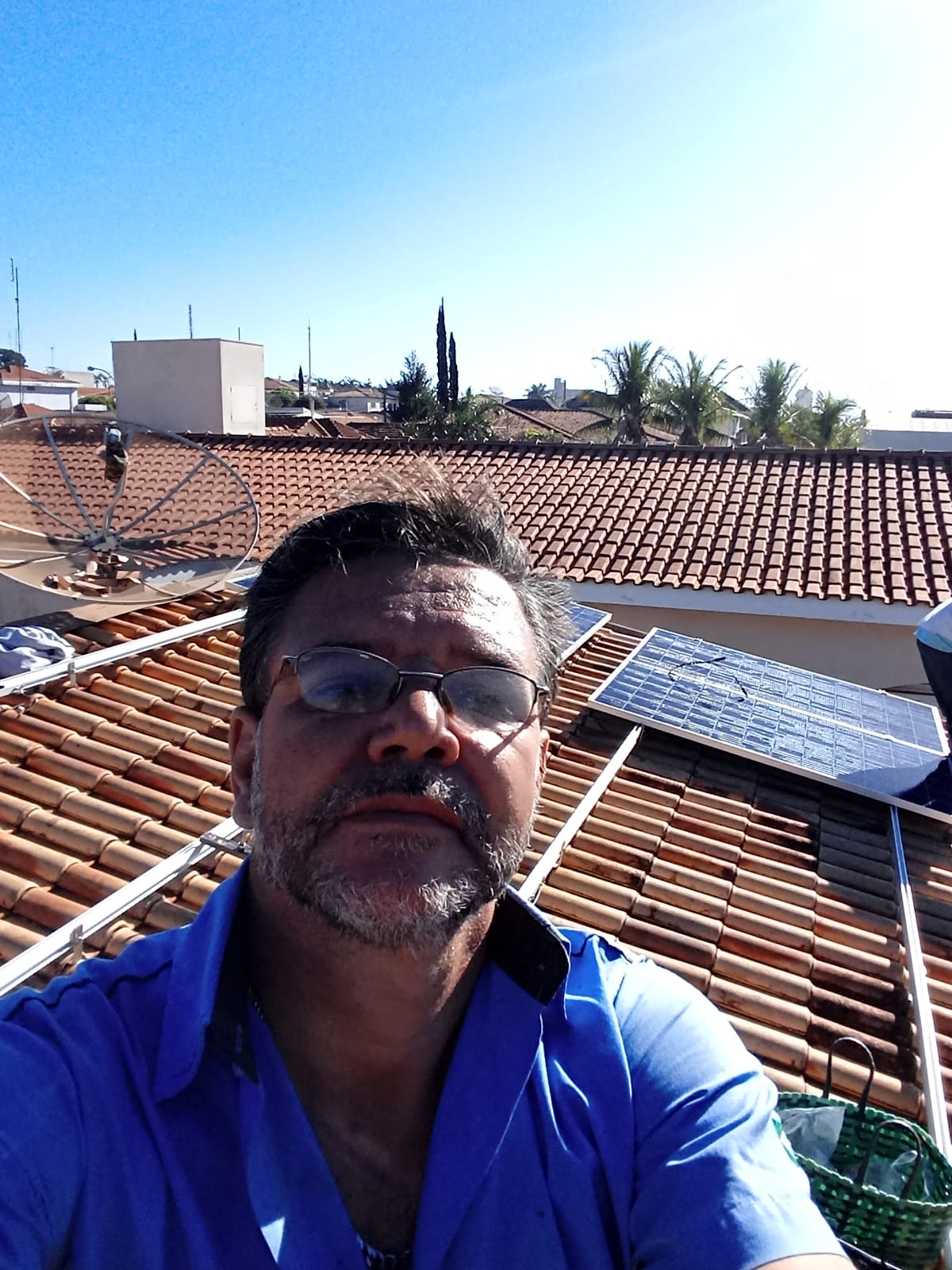 Técnico Vertec em instalação no telhado